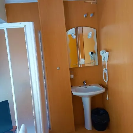 圣罗克膳食公寓 *