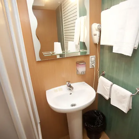 圣罗克膳食公寓 旅馆 卢戈